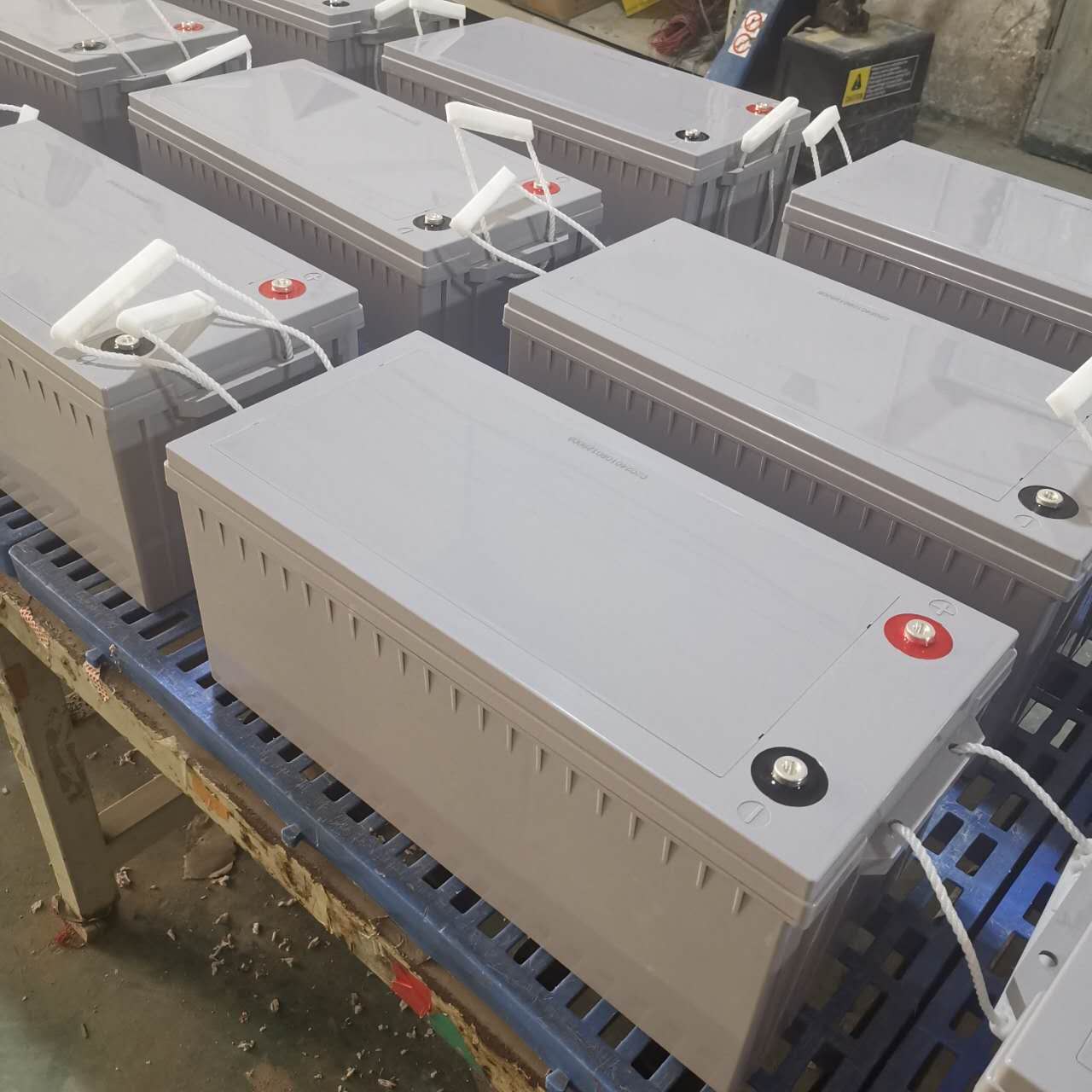 Ingeniería fotovoltaica Batería de almacenamiento solar sin mantenimiento 12 V200AHUPS Sistema Fabricante de batería