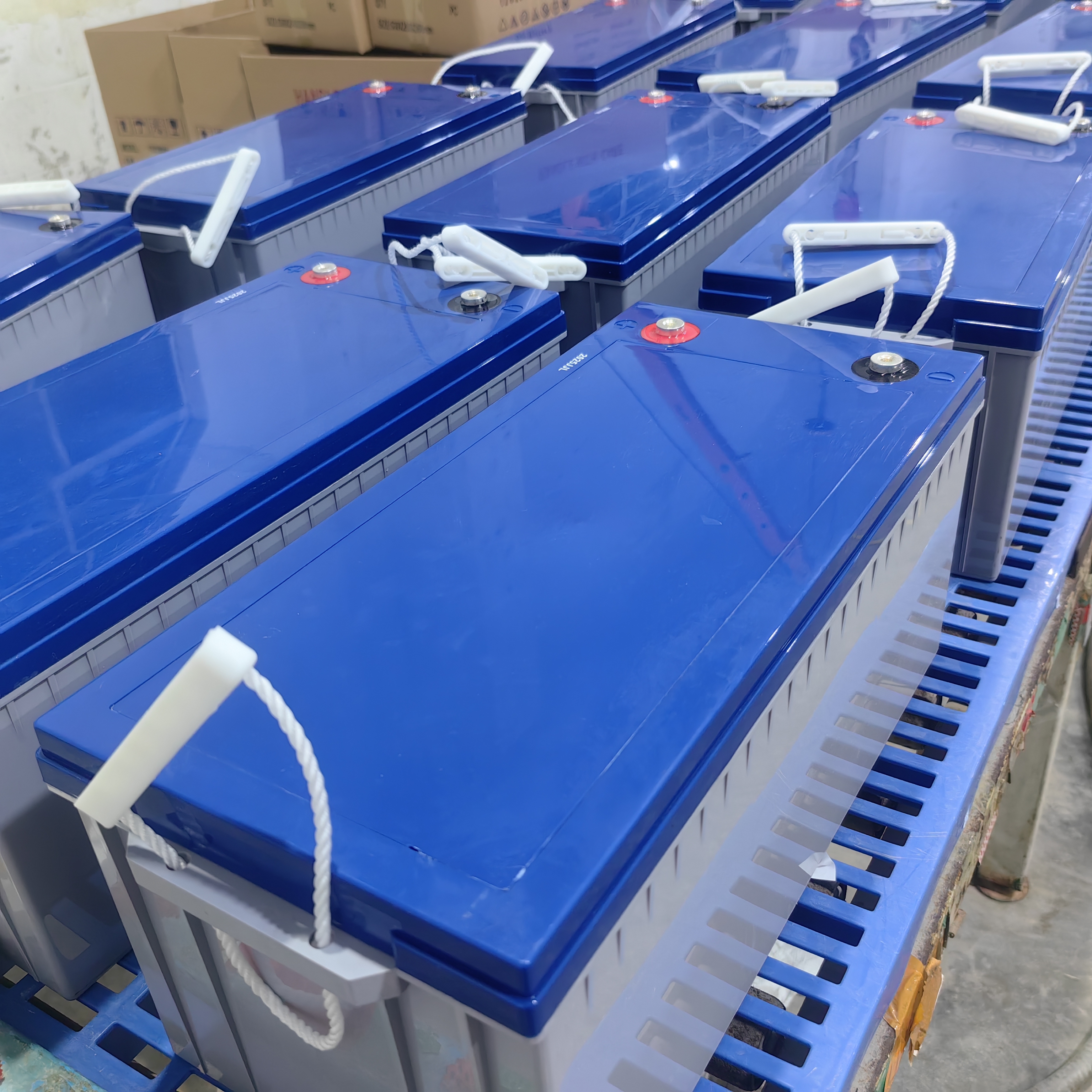 Construcción robusta de la resistencia industrial de la temperatura extrema de la batería solar del gel del grado 12V200AH para la operación del ambiente duro de la generación de energía del área remota