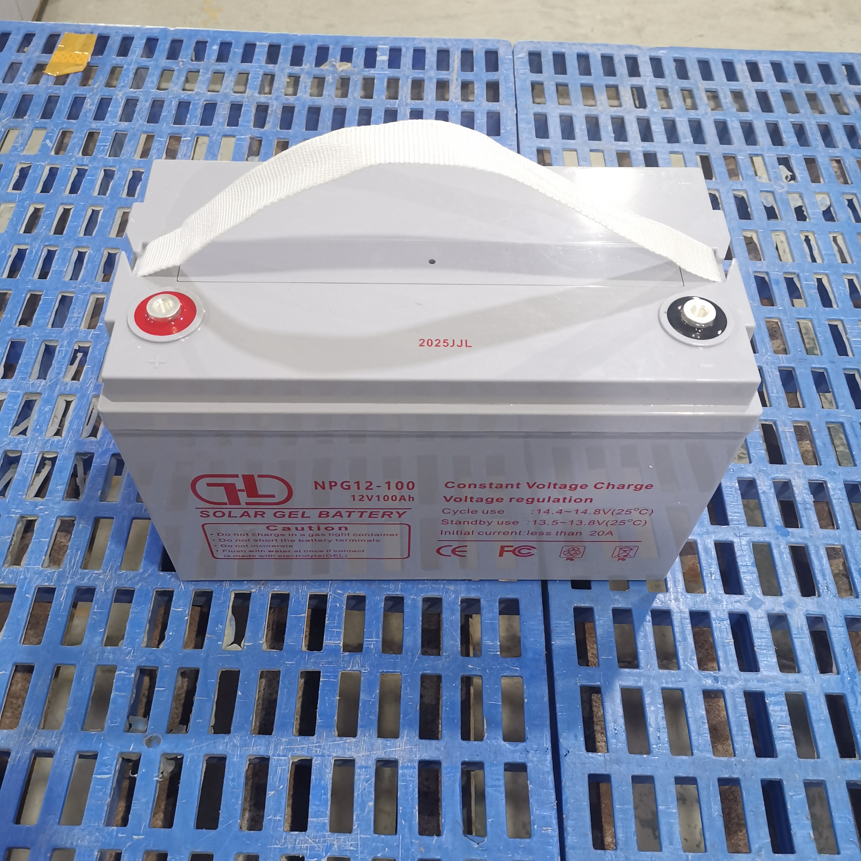 Batería de gel de 12V 100A de mantenimiento de alta calidad - AGM recargable de ciclo profundo para aplicaciones de energía solar, energía eólica, respaldo y movilidad 