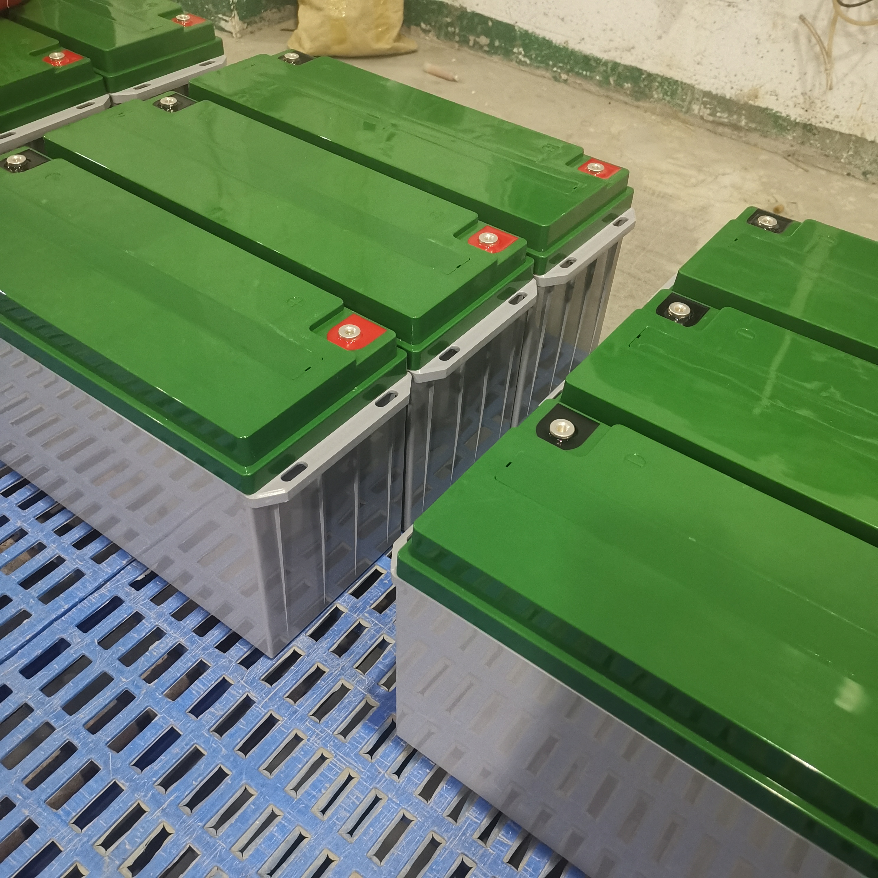 Batería de gel solar fotovoltaica de gran oferta, batería de plomo-ácido sin mantenimiento de larga duración y alta eficiencia 12v150AH