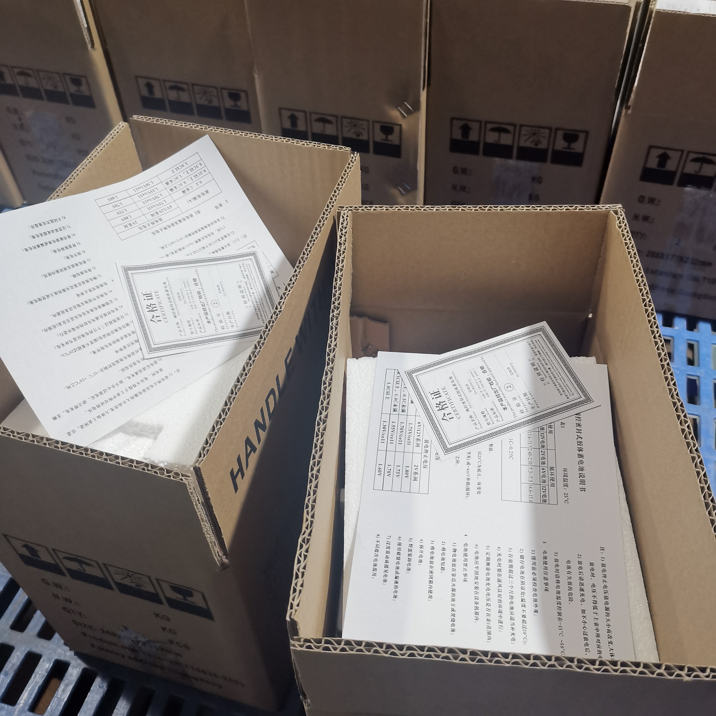 Batería de almacenamiento de energía solar de plomo ácido Batería de almacenamiento de energía de sistema pequeño sistema de sistemas 12 V24AH seguro y estable