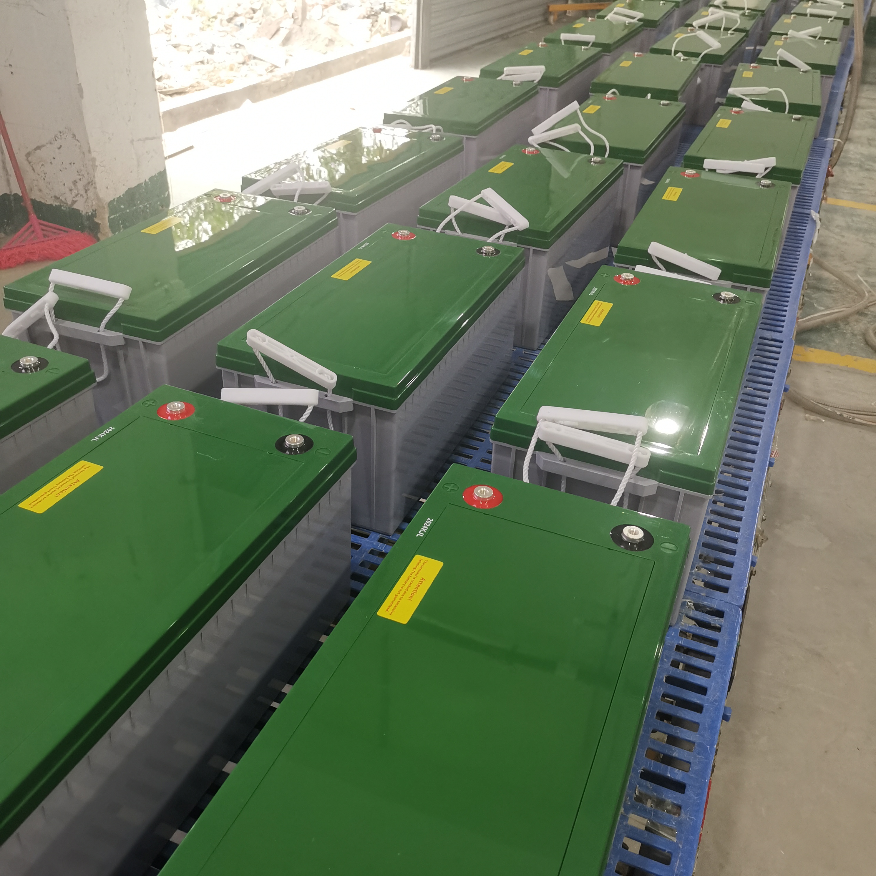 Almacenamiento solar superior: los beneficios de las baterías de ciclo profundo de gel 12v200Ah alimentar su futuro solar