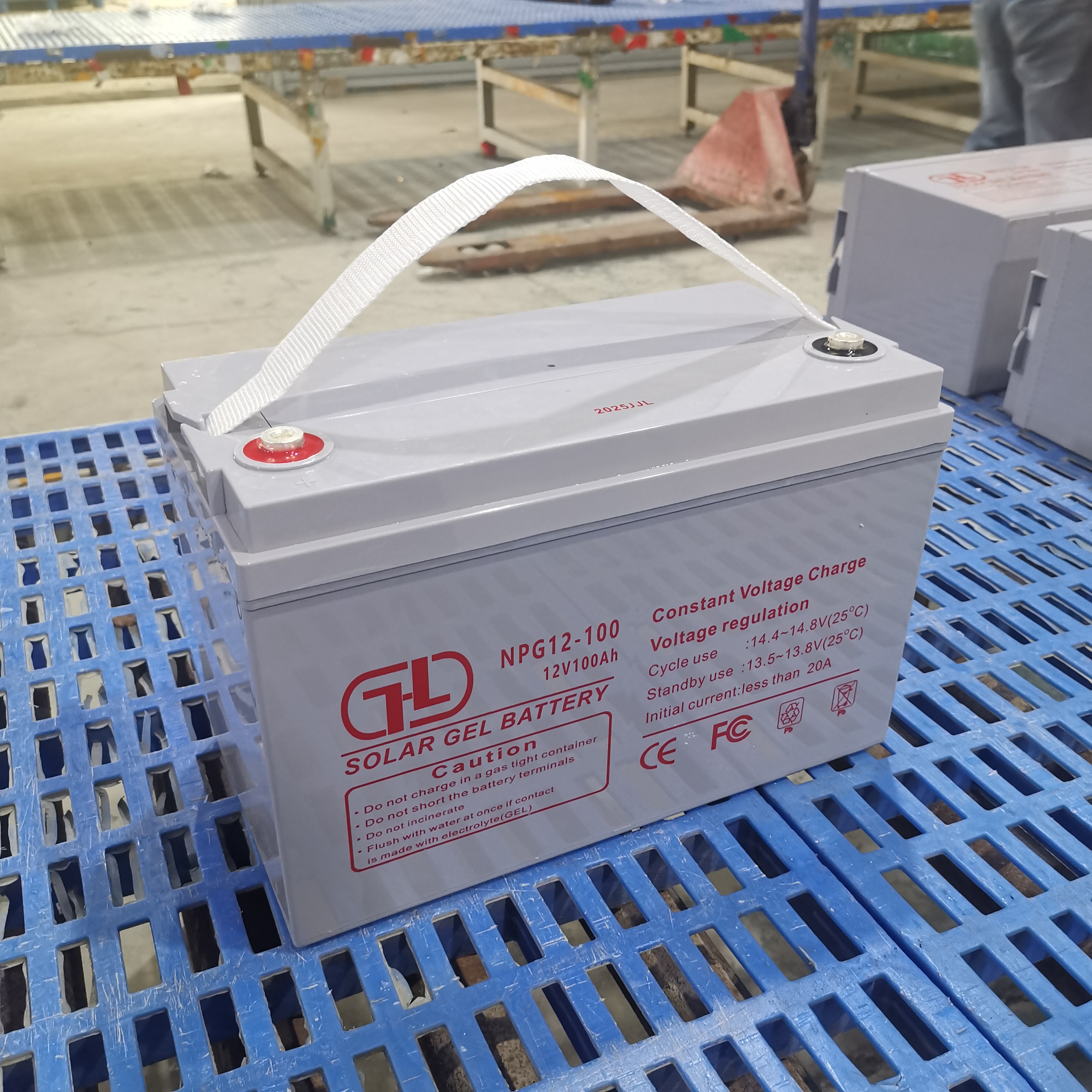 Batería de gel de 12V 100A de mantenimiento de alta calidad - AGM recargable de ciclo profundo para aplicaciones de energía solar, energía eólica, respaldo y movilidad 