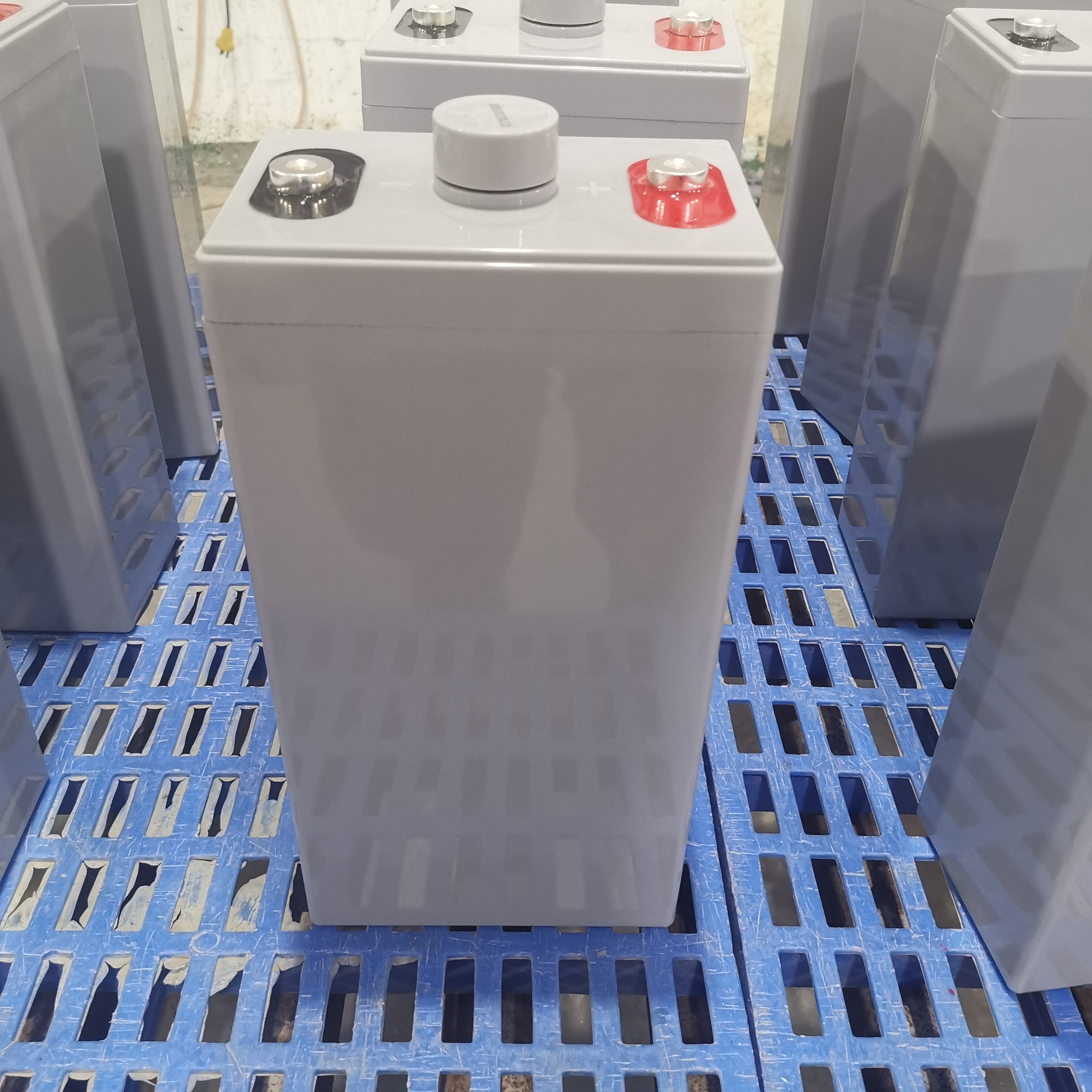 Batería de 2V 200Ah de alto rendimiento para el ciclo profundo para la batería de generación de energía segura y eficiente