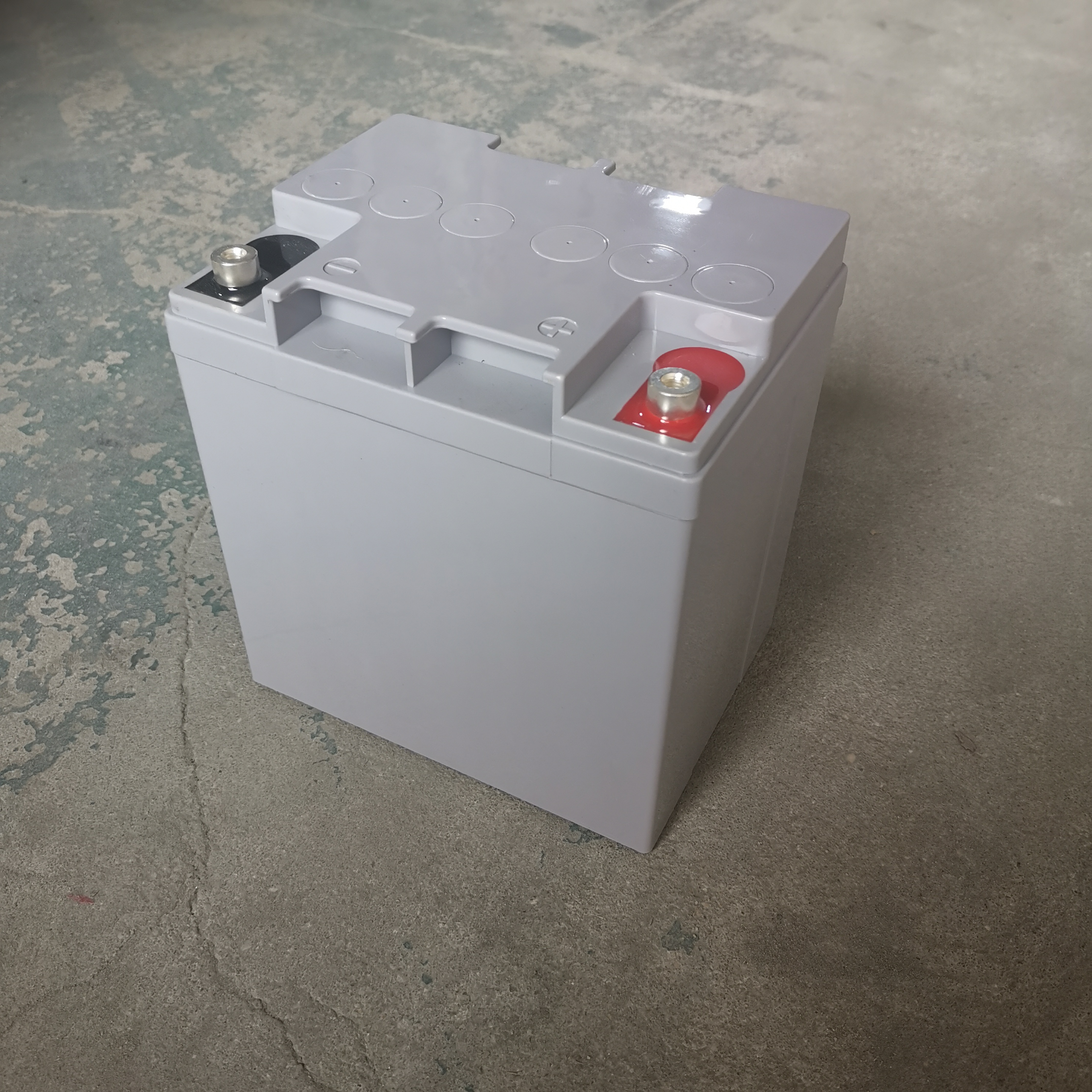 Batería solar de gel de alta calidad Batería de almacenamiento de energía de 12V24Ah Sistema fotovoltaico Sistema de suministro de energía para el hogar Batería de larga duración, segura y estable