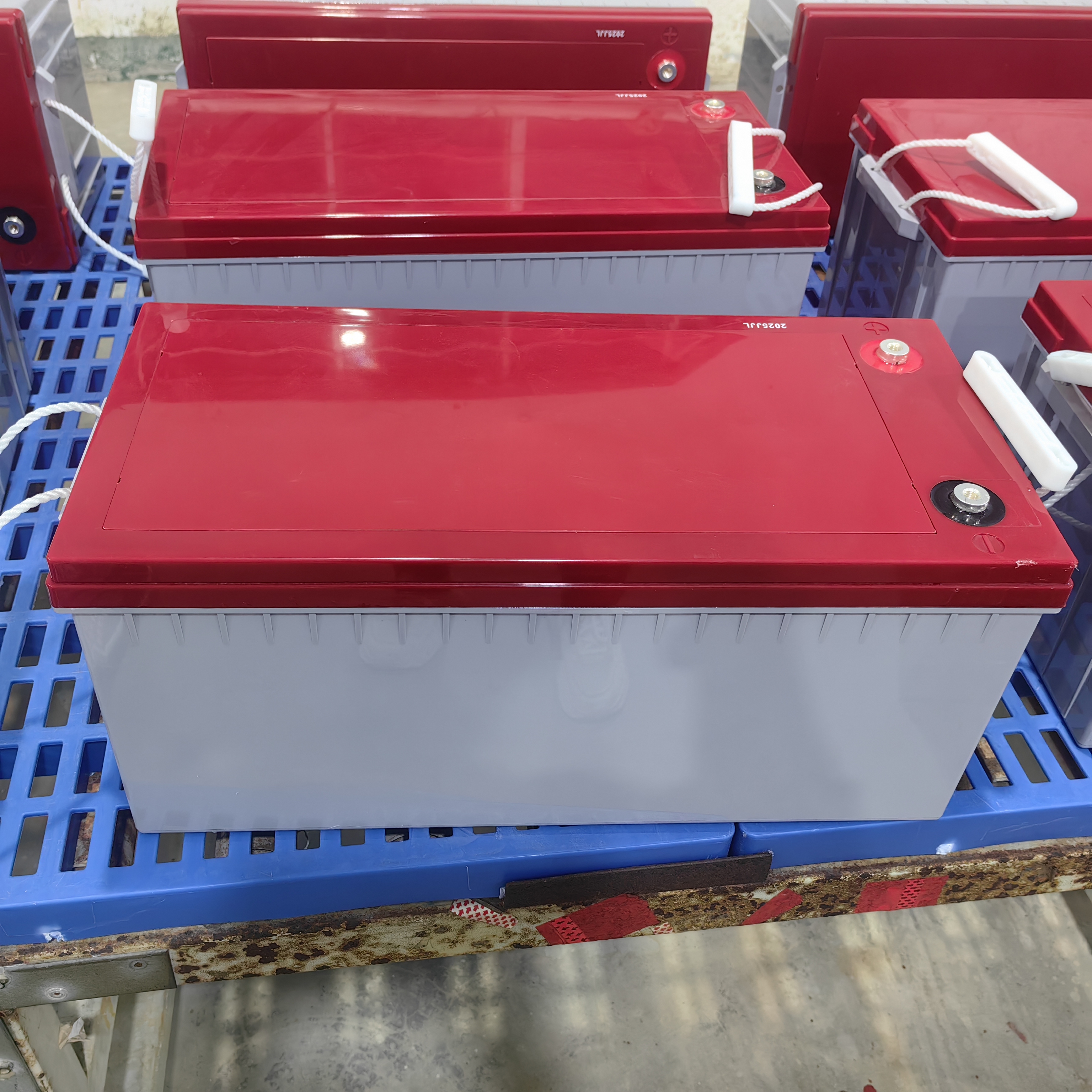 La batería de almacenamiento de energía en gel de 12v200AH es una combinación perfecta de baterías de alto rendimiento y baterías de almacenamiento duraderas