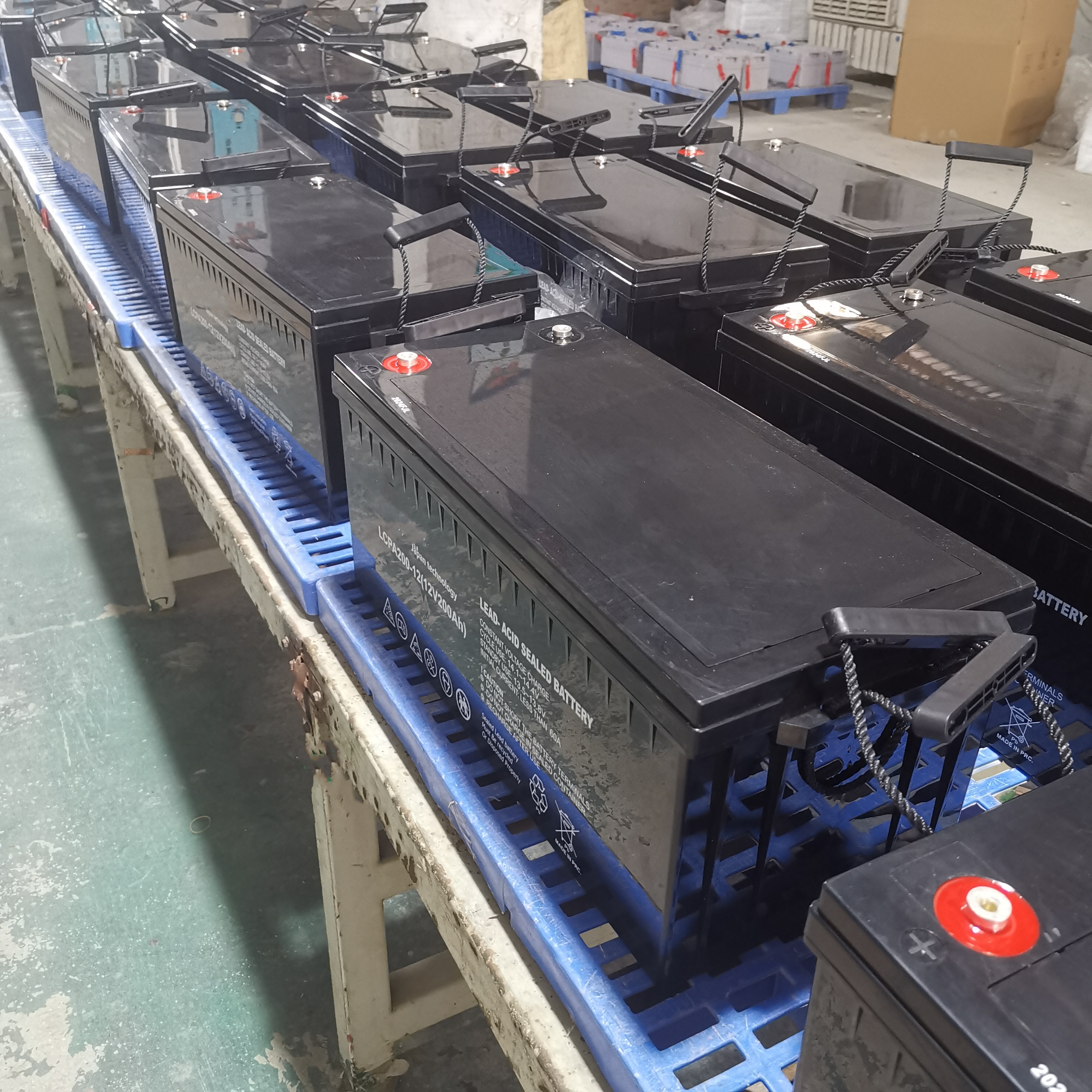 Batería de plomo solar recargable sin mantenimiento eficiente 12v200AH para sistema de energía solar