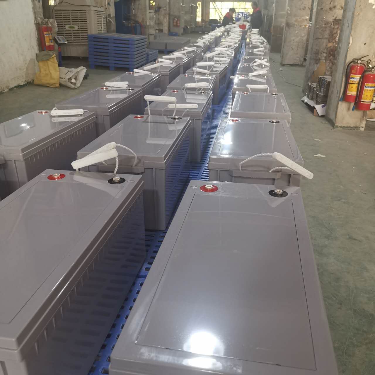 La batería solar de plomo-ácido tiene una larga vida útil de 3000 ciclos, batería de almacenamiento de energía doméstica recargable de 12V200ah