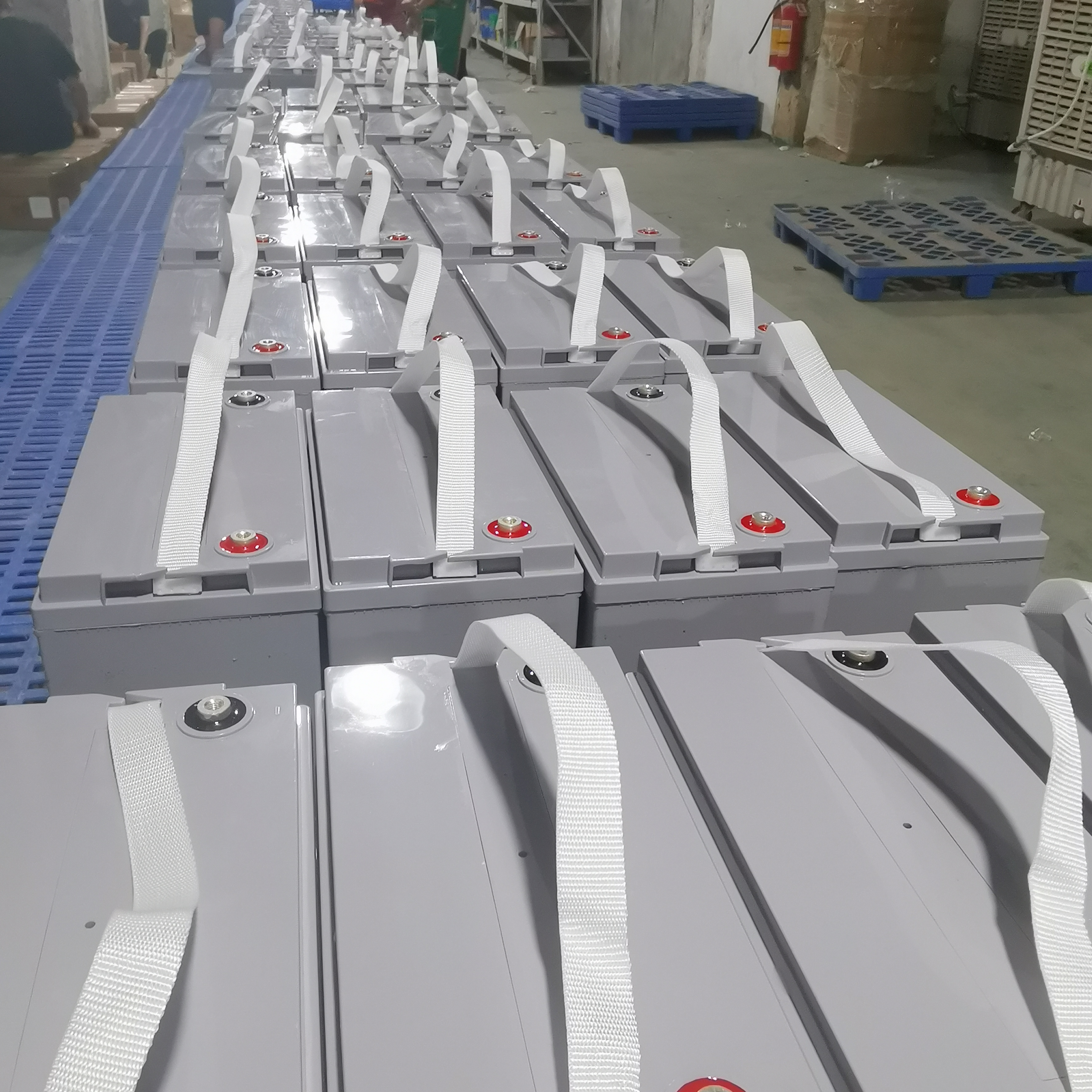 Batería de plomo-ácido solar directa de fábrica 12v100AH ​​Batería de ahorro solar de gel recargable para el hogar o comercial