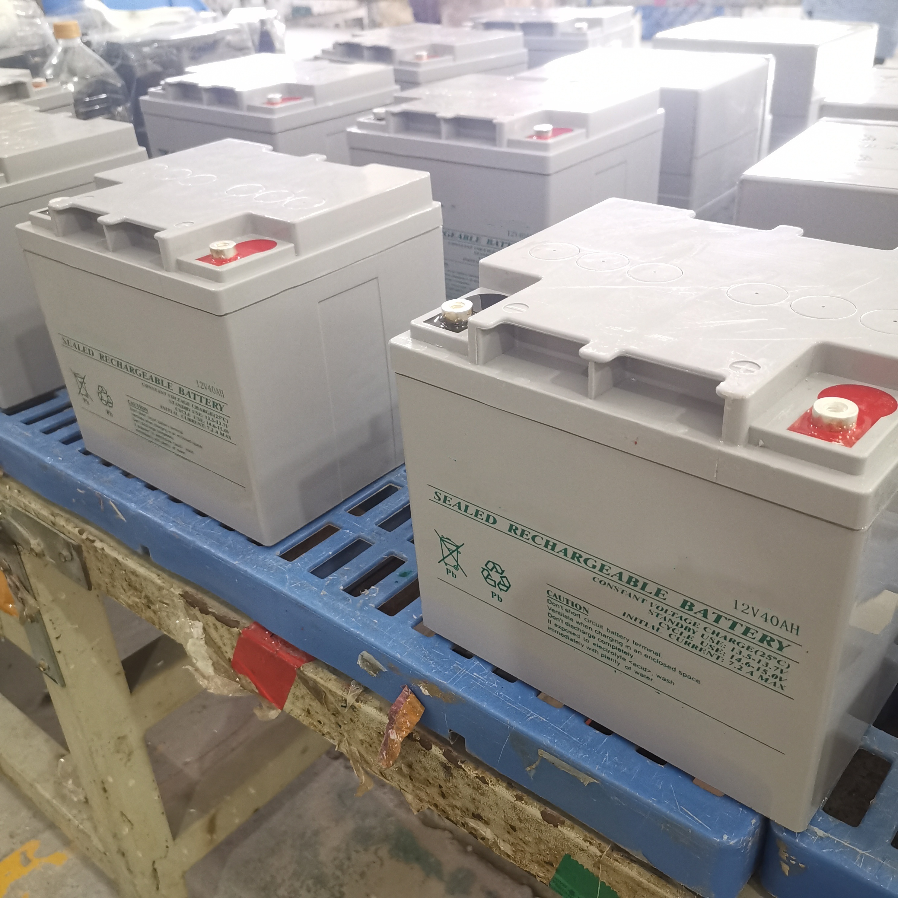 Batería de gel solar recargable sin mantenimiento, batería de ahorro solar de plomo-ácido con descuento, precio de venta caliente de fábrica, 12V40Ah