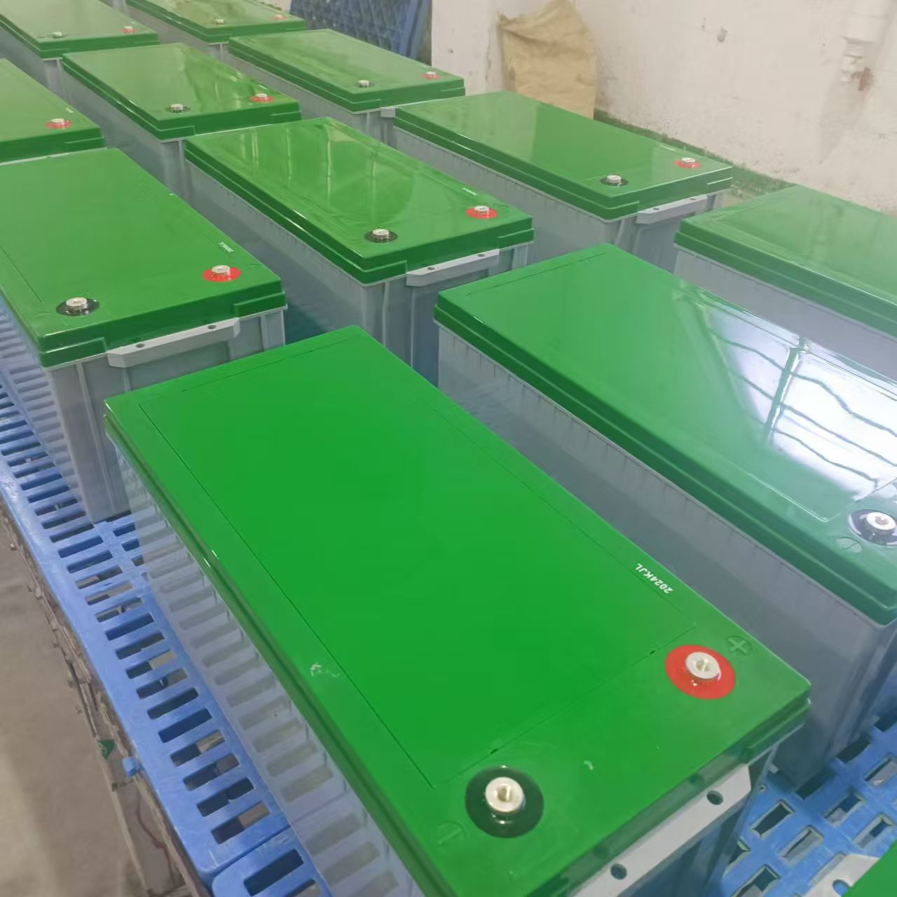 Almacenamiento solar superior: los beneficios de las baterías de ciclo profundo de gel 12v200Ah alimentar su futuro solar
