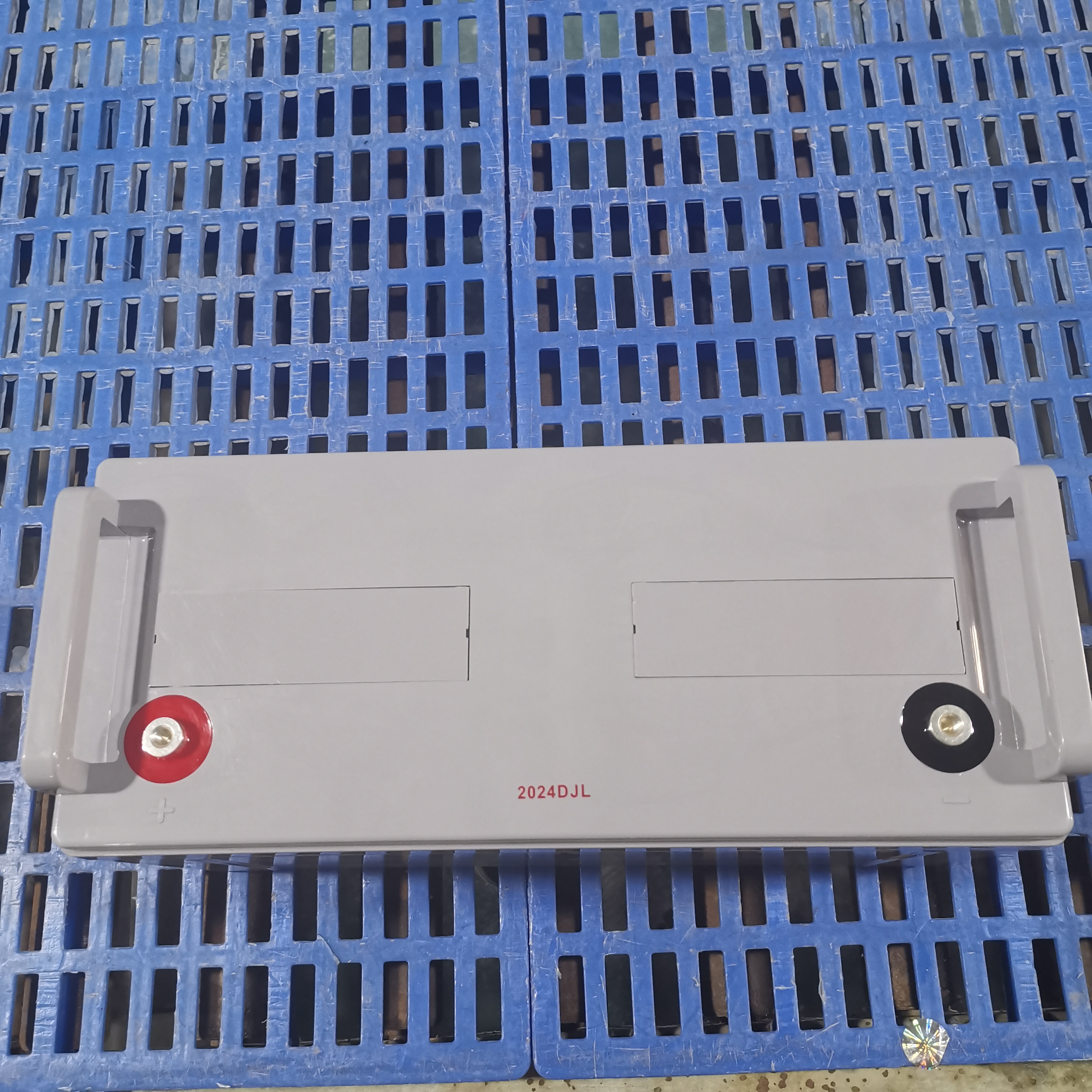 Batería solar de gel de ciclo profundo de larga duración 12V120Ah Venta directa de fábrica Batería de sistema de almacenamiento de energía solar para suministro de energía doméstico
