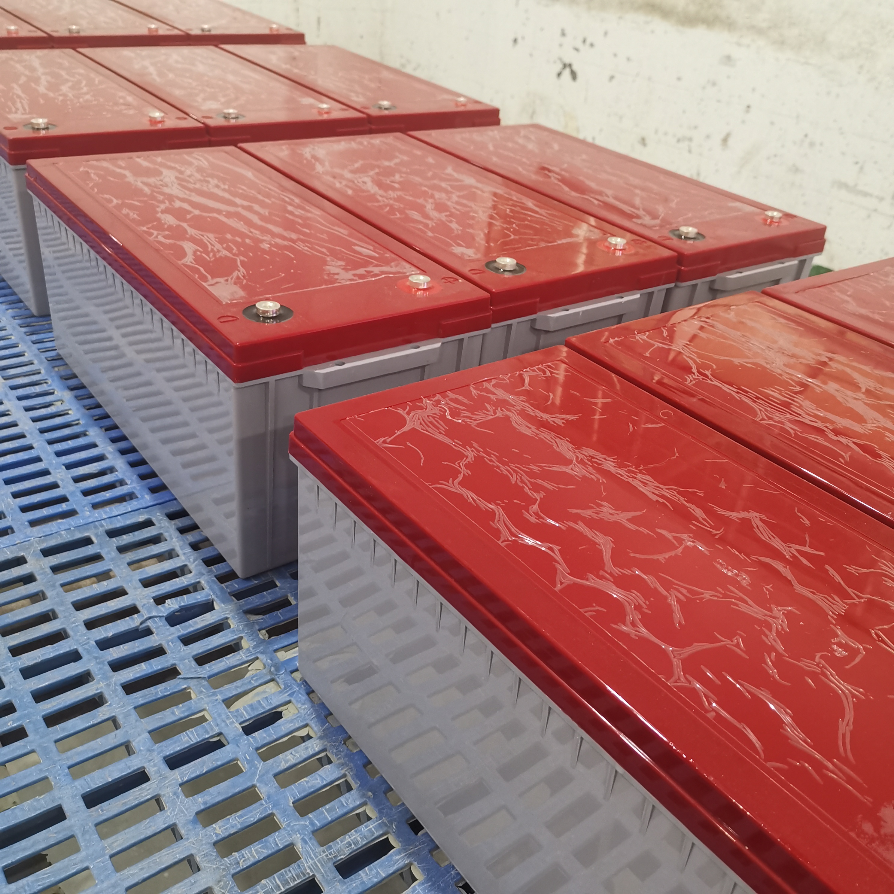 La batería de almacenamiento de energía en gel de 12v200AH es una combinación perfecta de baterías de alto rendimiento y baterías de almacenamiento duraderas