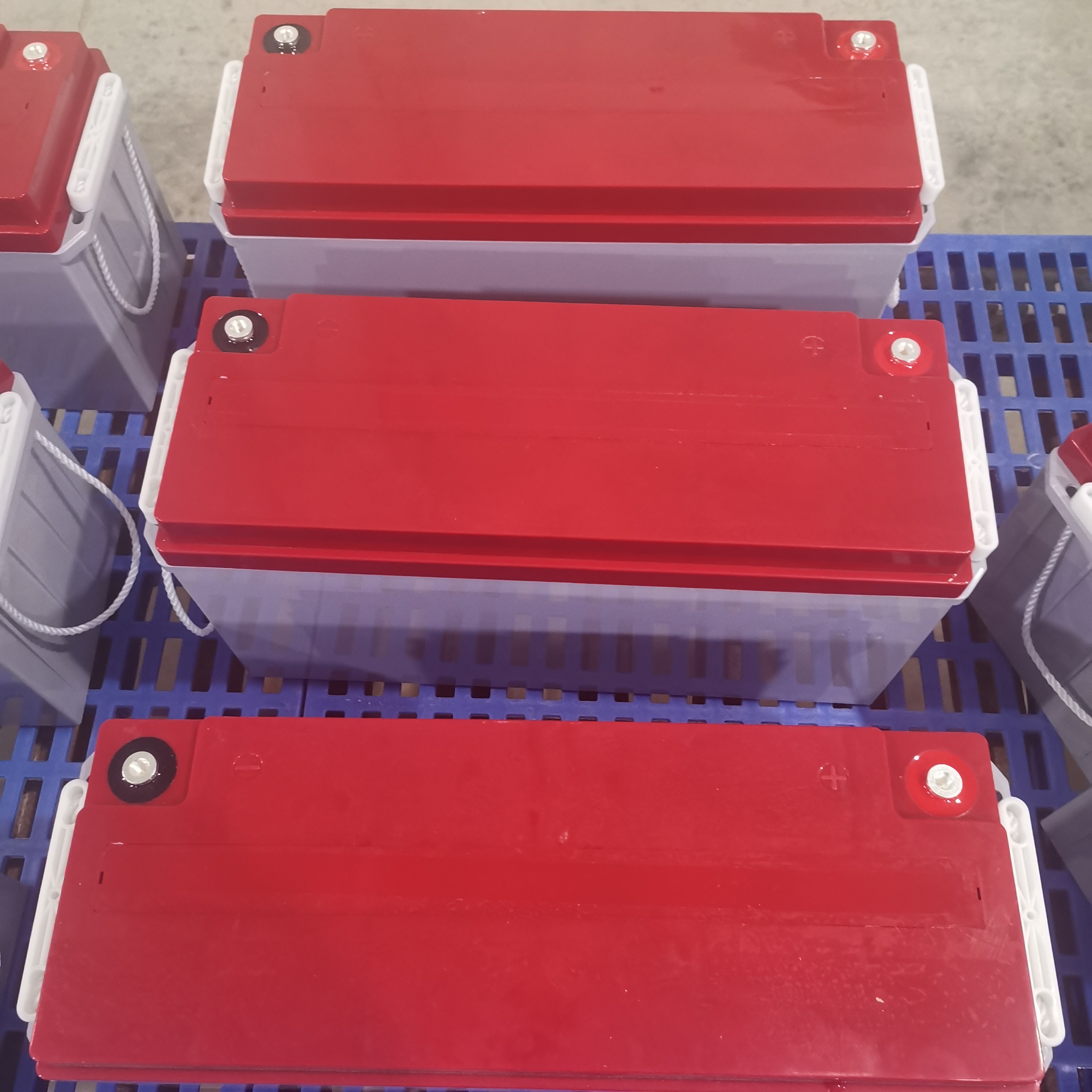 Batería de gel de plomo-ácido de alta durabilidad 12V150AH Almacenamiento de energía solar en el desierto Recuperación de descarga profunda Copia de seguridad confiable del centro de datos