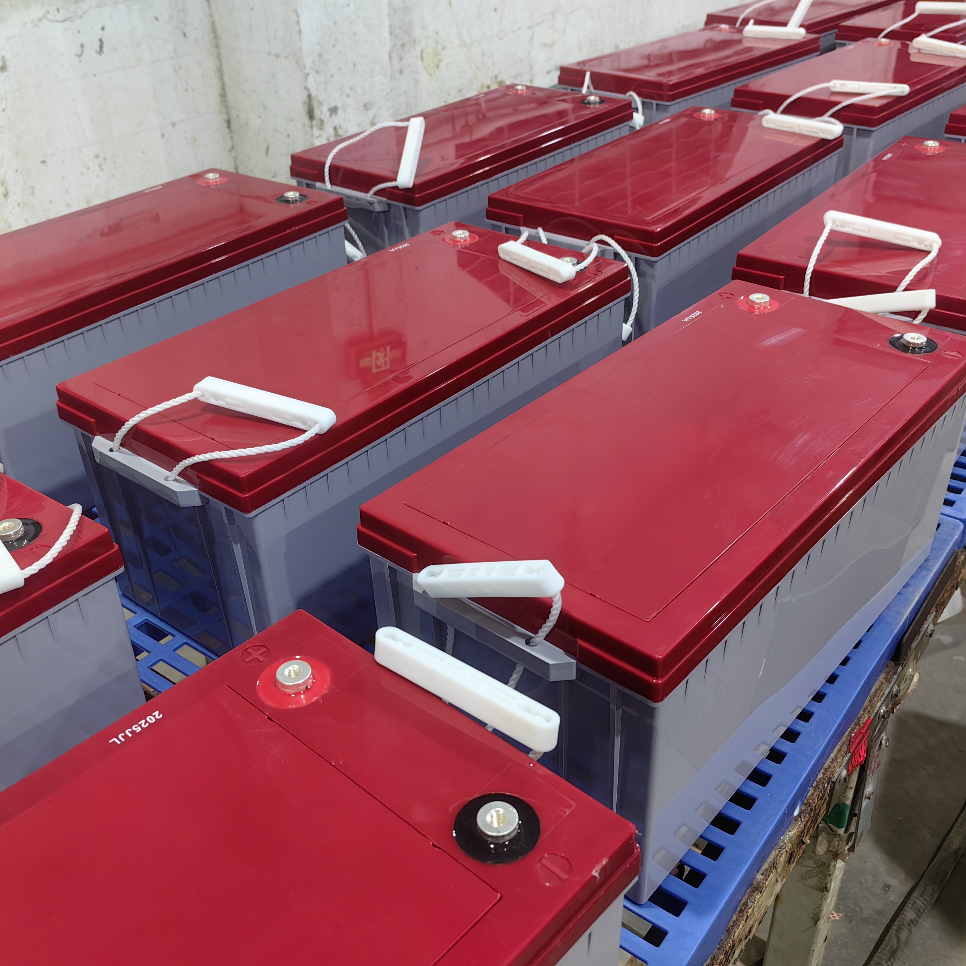 La batería de almacenamiento de energía en gel de 12v200AH es una combinación perfecta de baterías de alto rendimiento y baterías de almacenamiento duraderas