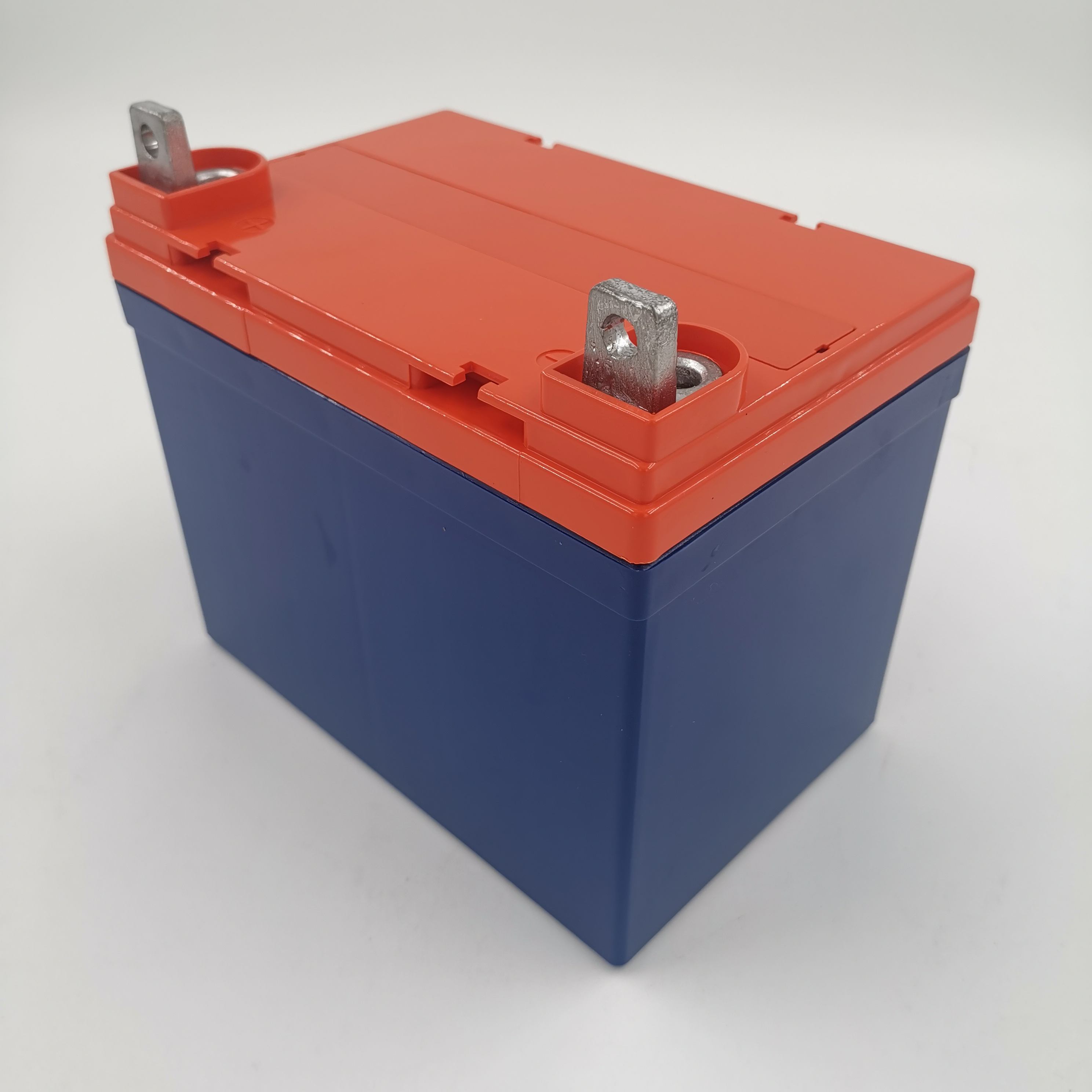 China fabricó la batería durable 12V33Ah ups de las baterías recargables 24v