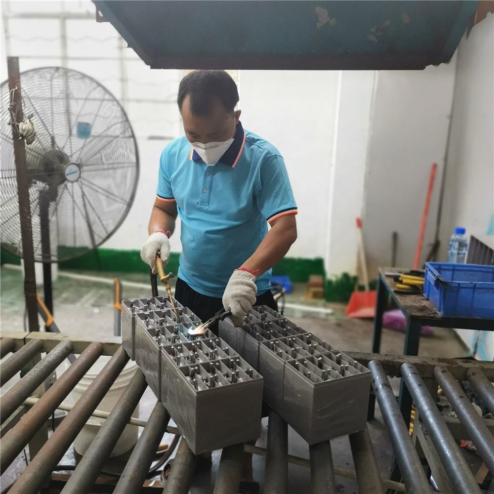 Batería al aire libre de encargo de las baterías del carro de golf de la batería 6V200Ah de la producción de la fábrica recargable