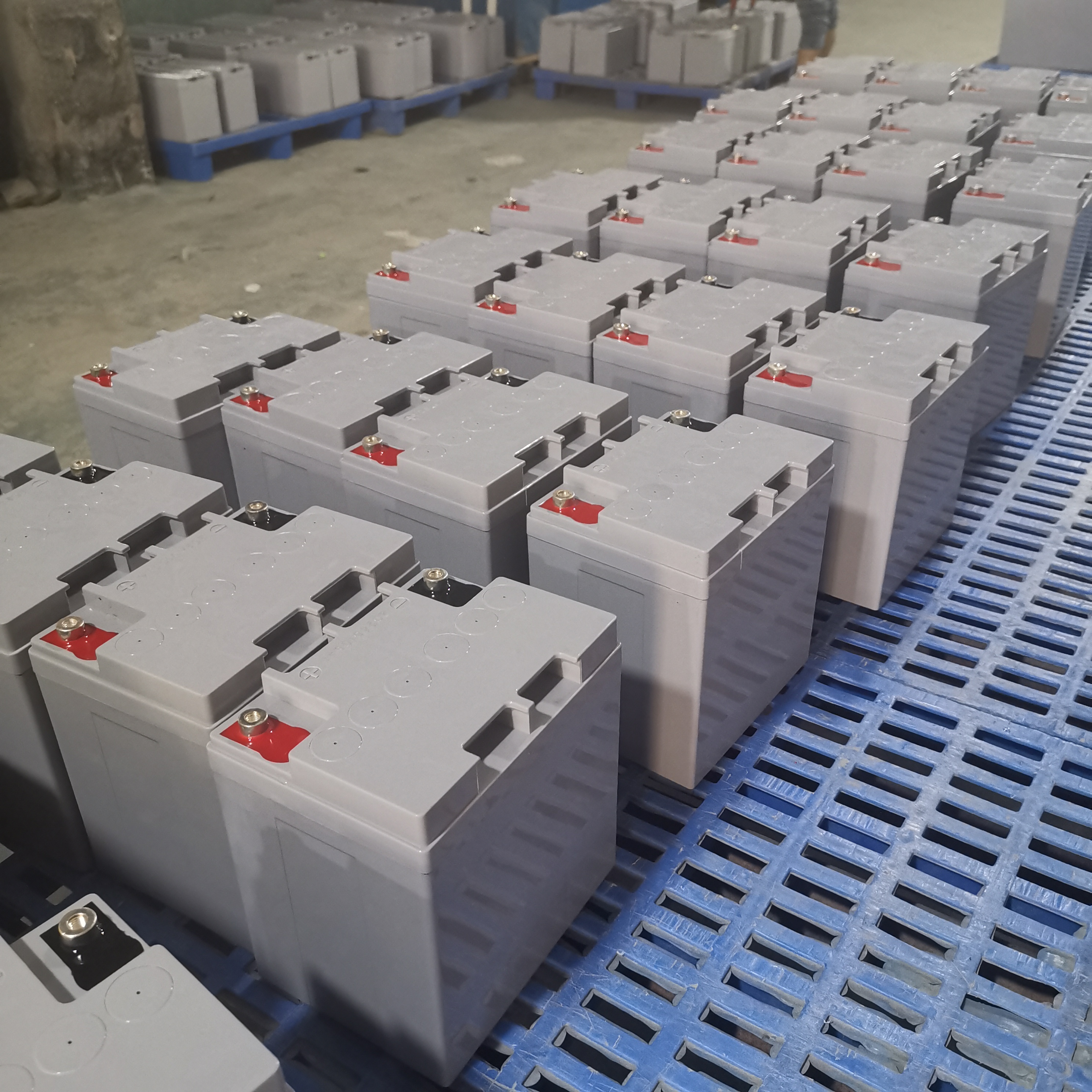 Batería de almacenamiento de energía solar de plomo ácido Batería de almacenamiento de energía de sistema pequeño sistema de sistemas 12 V24AH seguro y estable