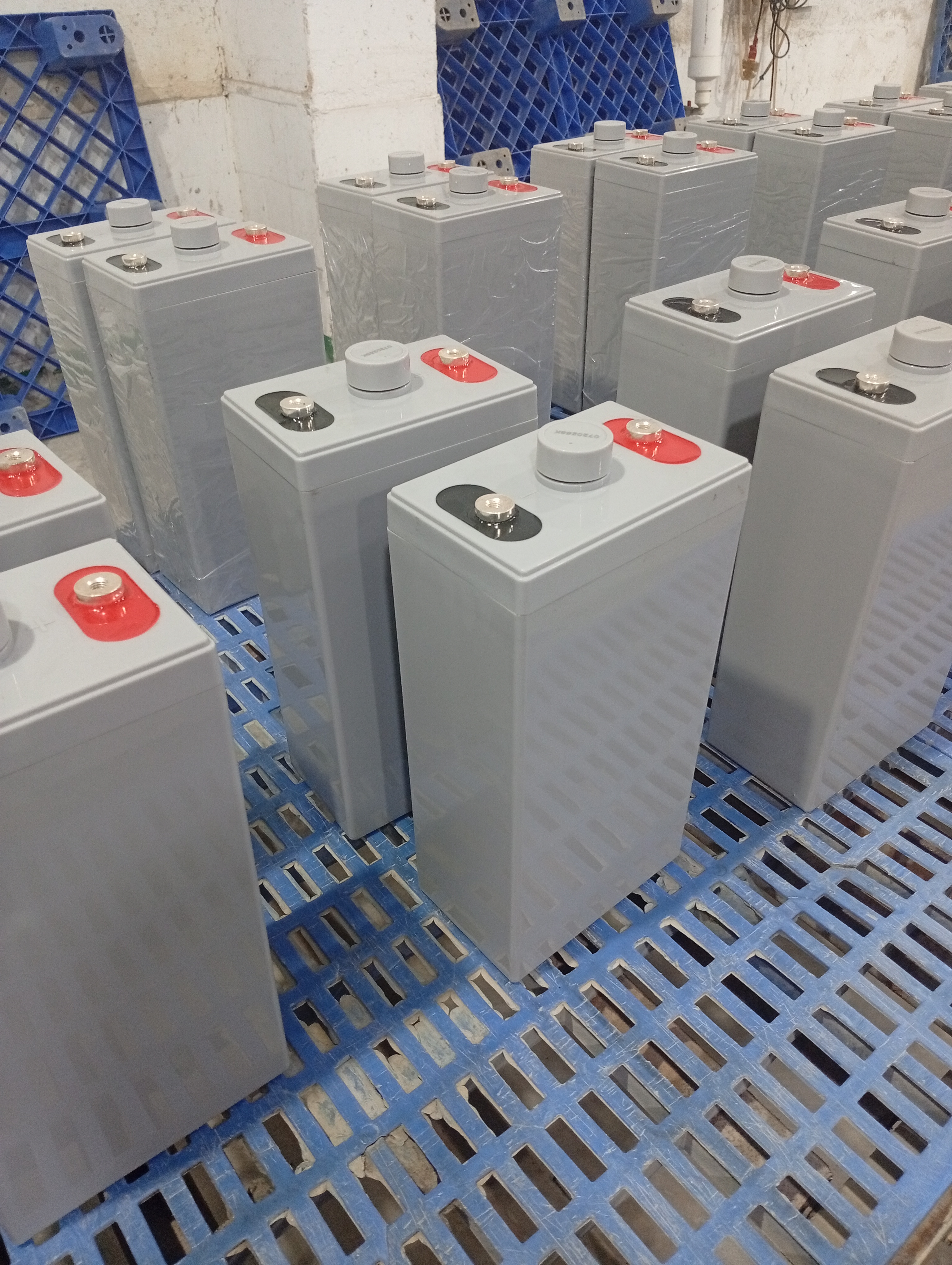 Batería de 2V 200Ah de alto rendimiento para el ciclo profundo para la batería de generación de energía segura y eficiente