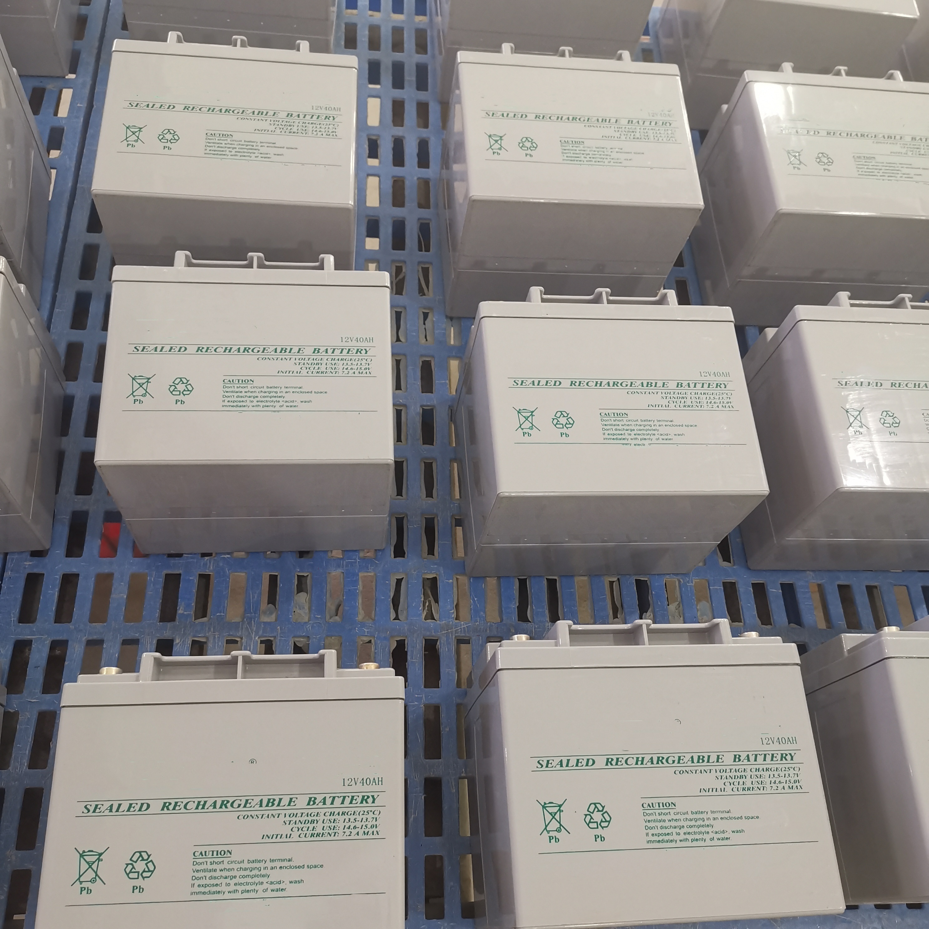 Batería de gel solar recargable sin mantenimiento, batería de ahorro solar de plomo-ácido con descuento, precio de venta caliente de fábrica, 12V40Ah
