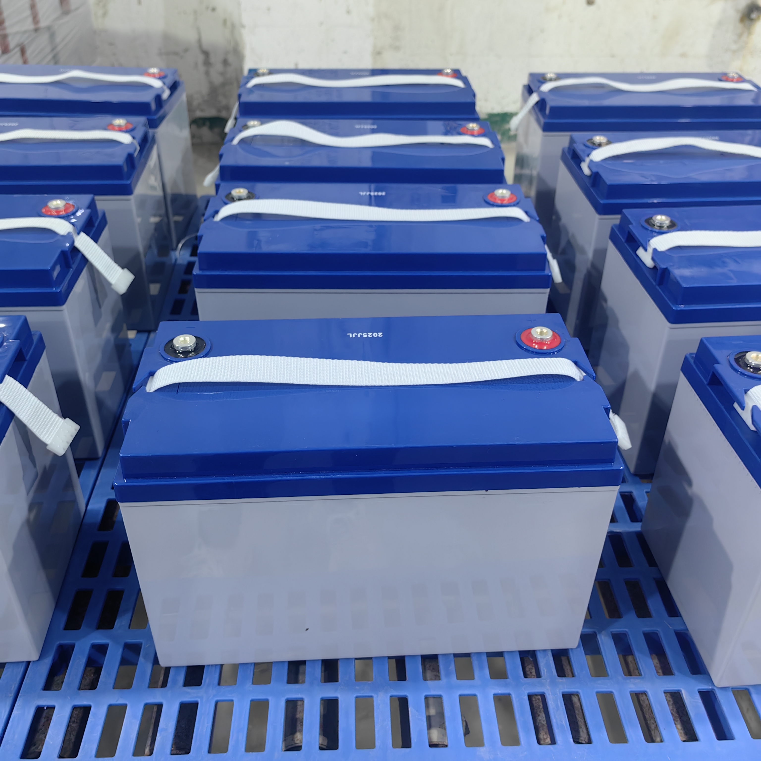 Batería de gel directa de fábrica de 12 V y 100 AH: resistente a la intemperie extrema para almacenamiento de energía solar en el hogar, se acepta personalización ODM