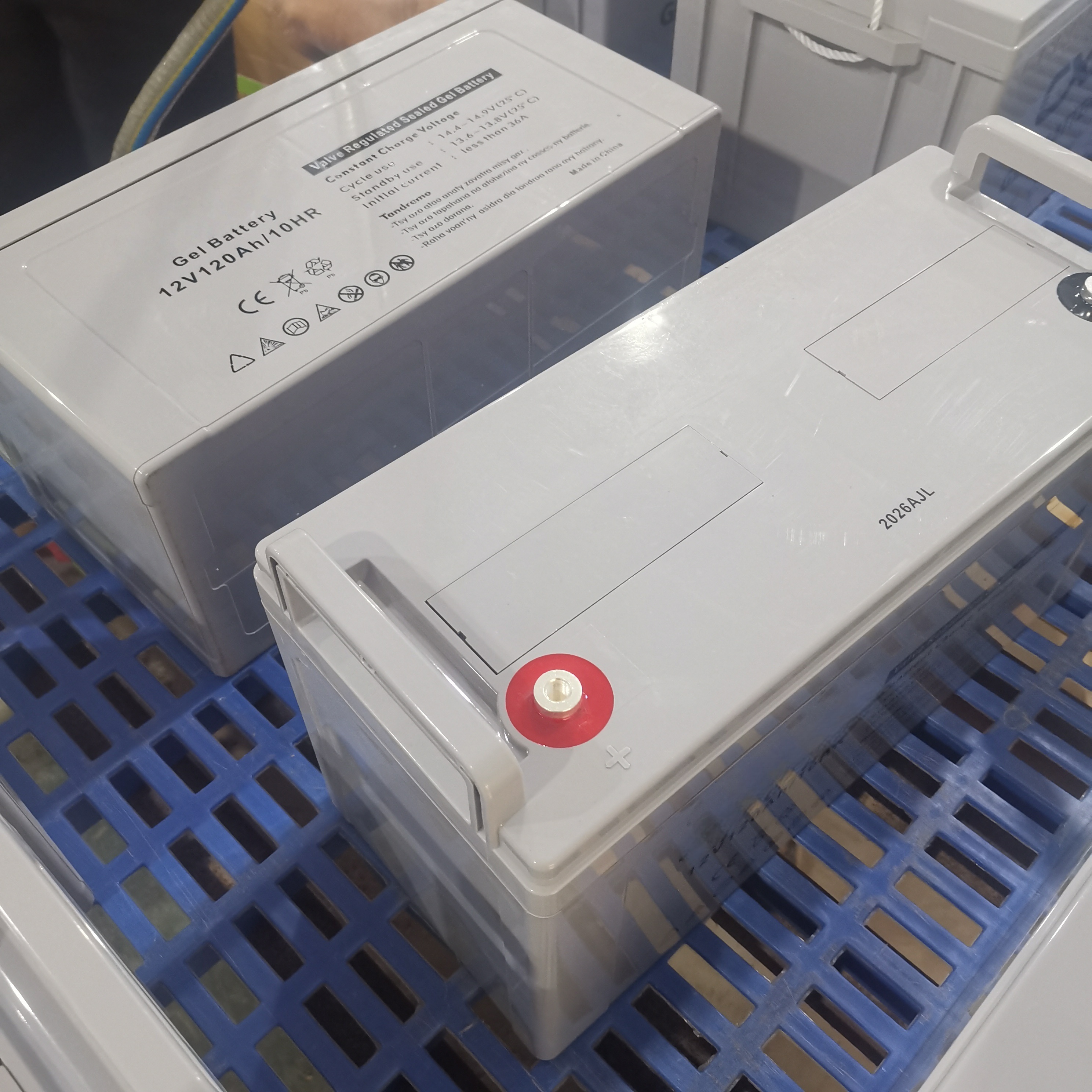 Batería de gel solar de alta resistencia 12V120AH: fabricante de origen para almacenamiento de energía doméstico, soporta condiciones climáticas extremas, soporte ODM