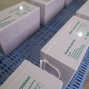 Batería de almacenamiento de energía de gel sellada de alta seguridad 12v250AH con protección contra fugas y explosiones para respaldo de salas de TI