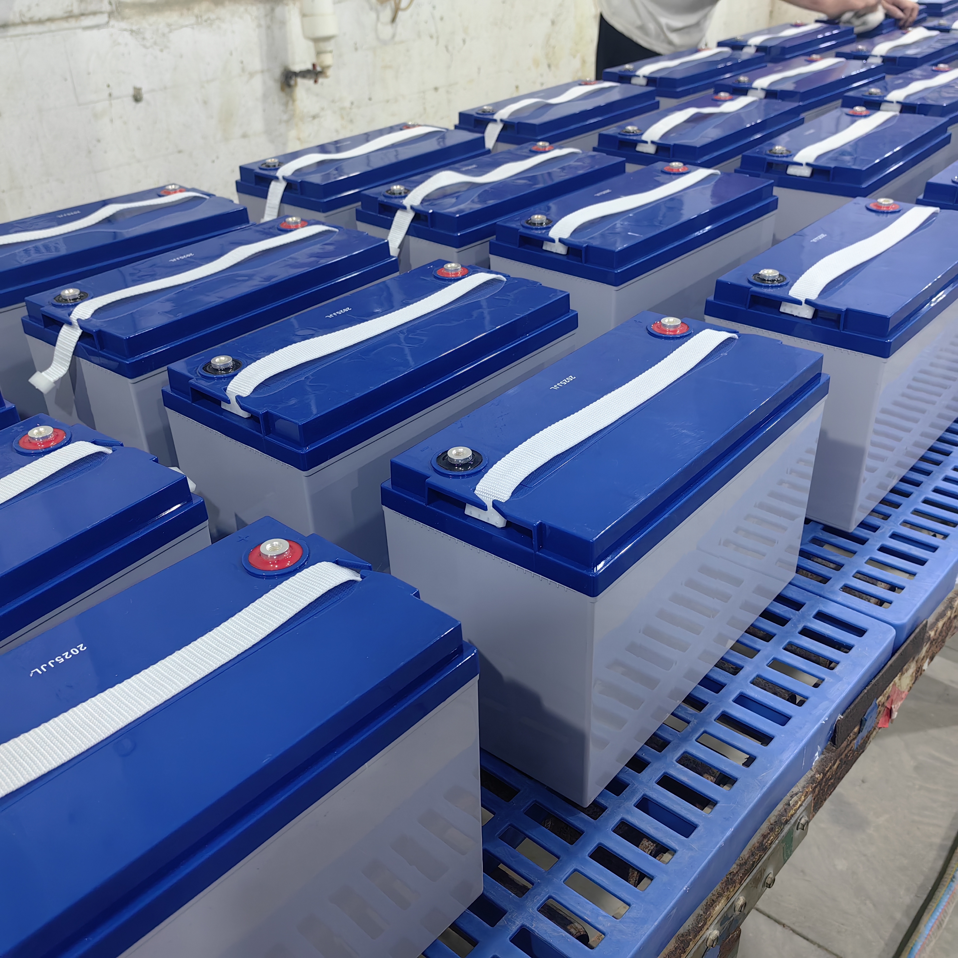 Batería de gel solar directa de fábrica de 12 V y 100 Ah: batería de plomo ácido de ciclo profundo para sistema solar, logotipo personalizado y OEM/ODM disponibles