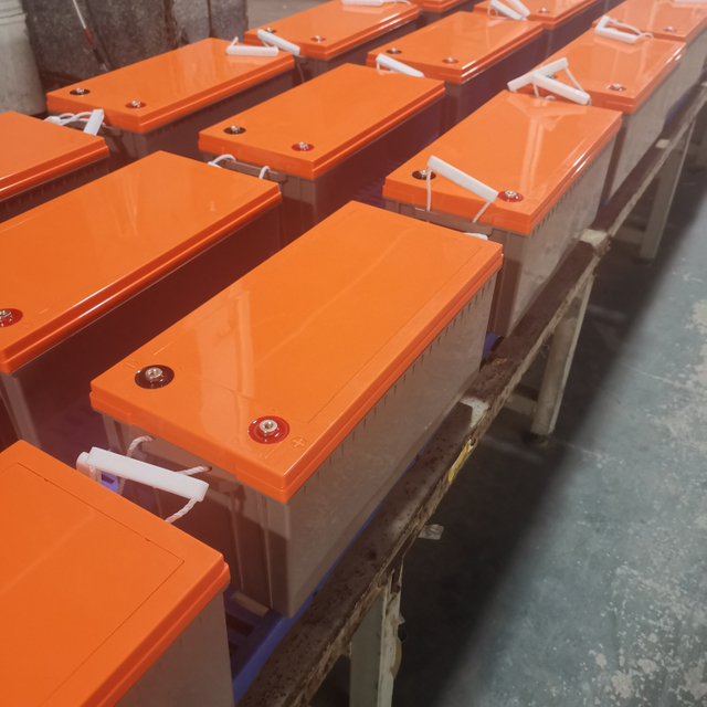  Batería solar de gel de alta densidad de 12 V y 200 Ah: retención de carga superior y funcionamiento sin mantenimiento para uso residencial y fuera de la red